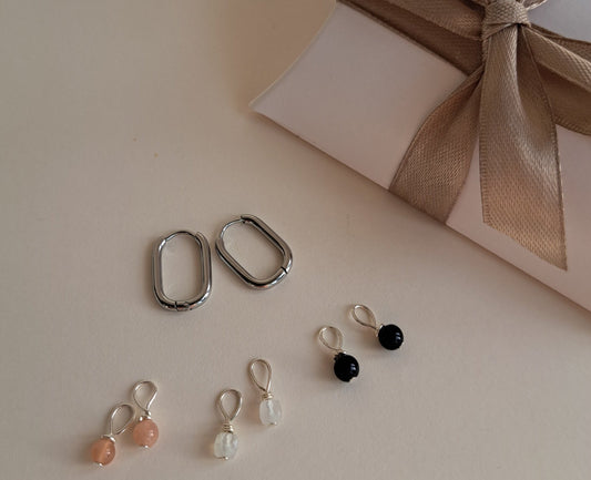 Boucles d'oreilles argentées ou dorées et son lot de 3 paires de breloques