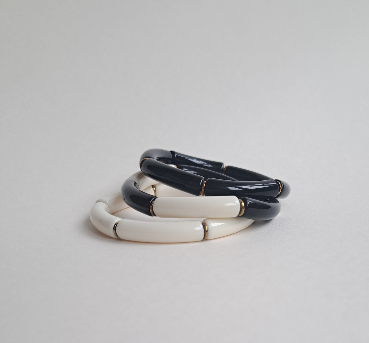 Lot de 3 bracelets noir, écru et doré