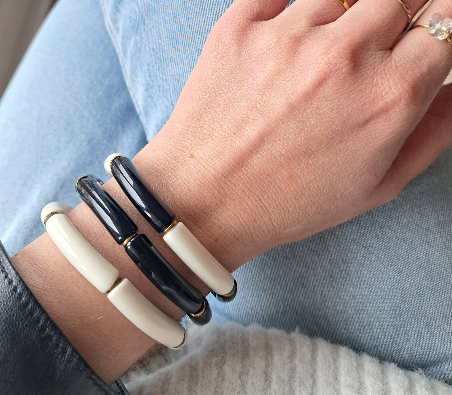 Lot de 3 bracelets noir, écru et doré