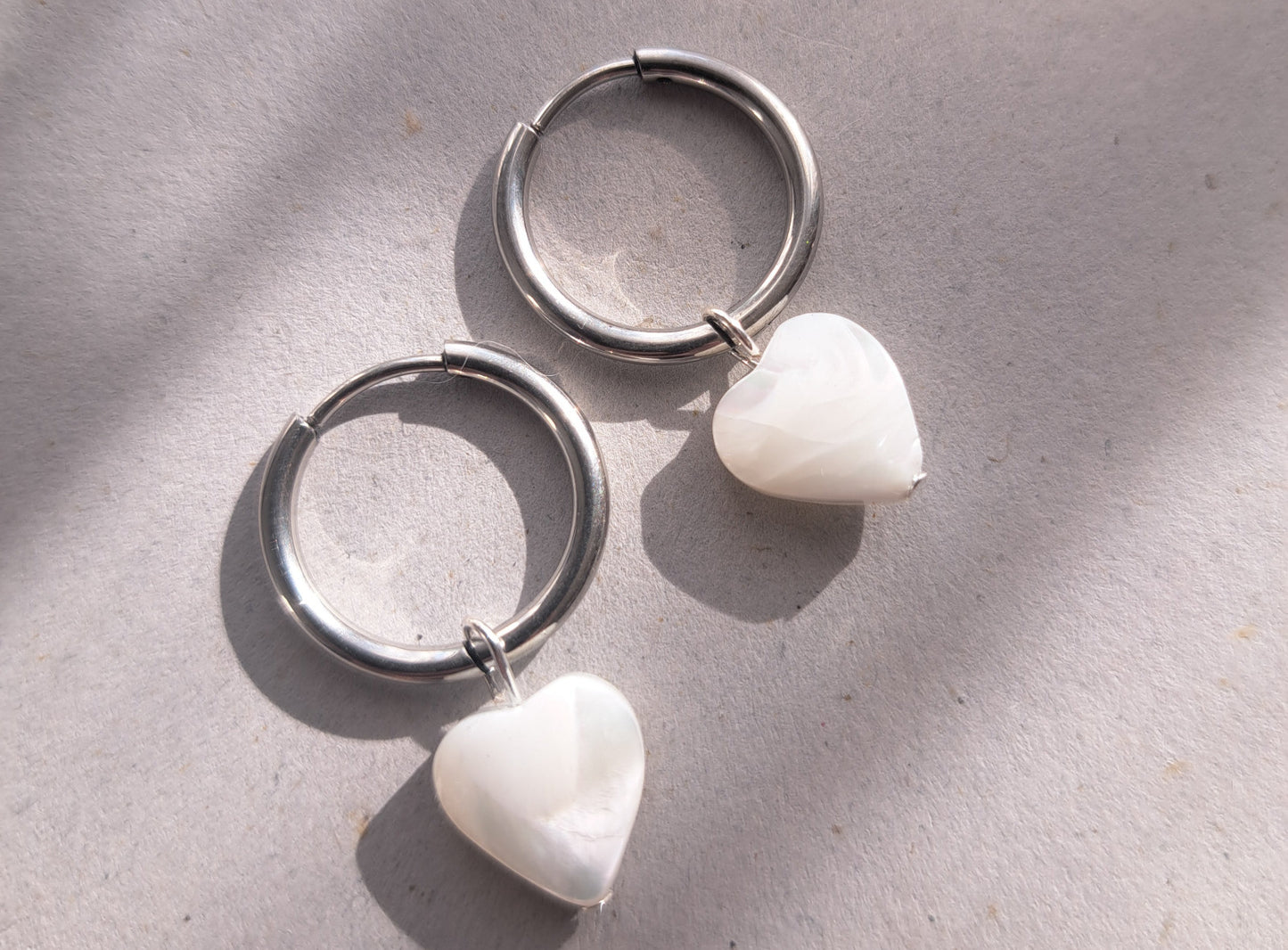 Boucles d'oreilles coeur nacre - Doré ou argenté
