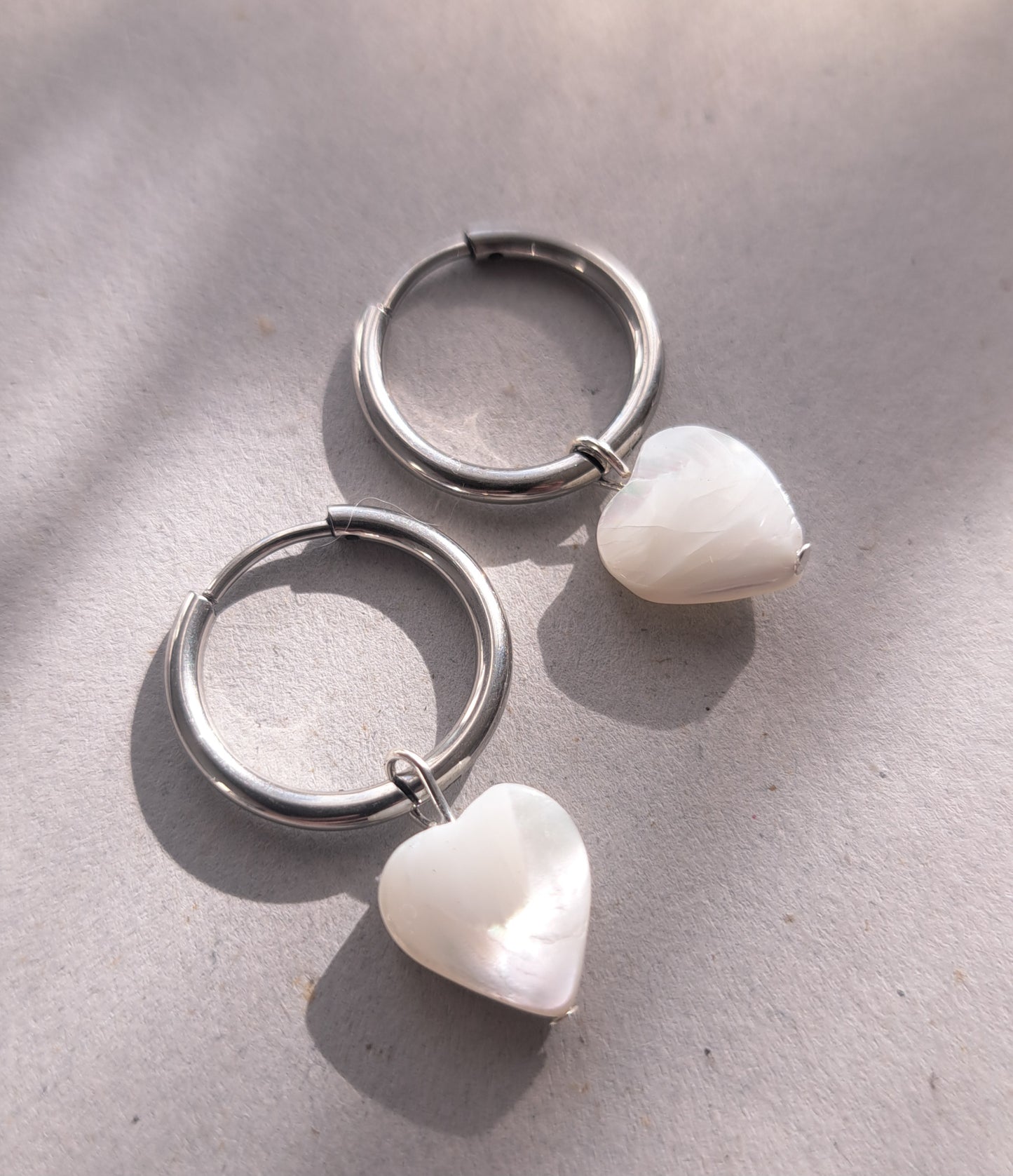 Boucles d'oreilles coeur nacre - Doré ou argenté