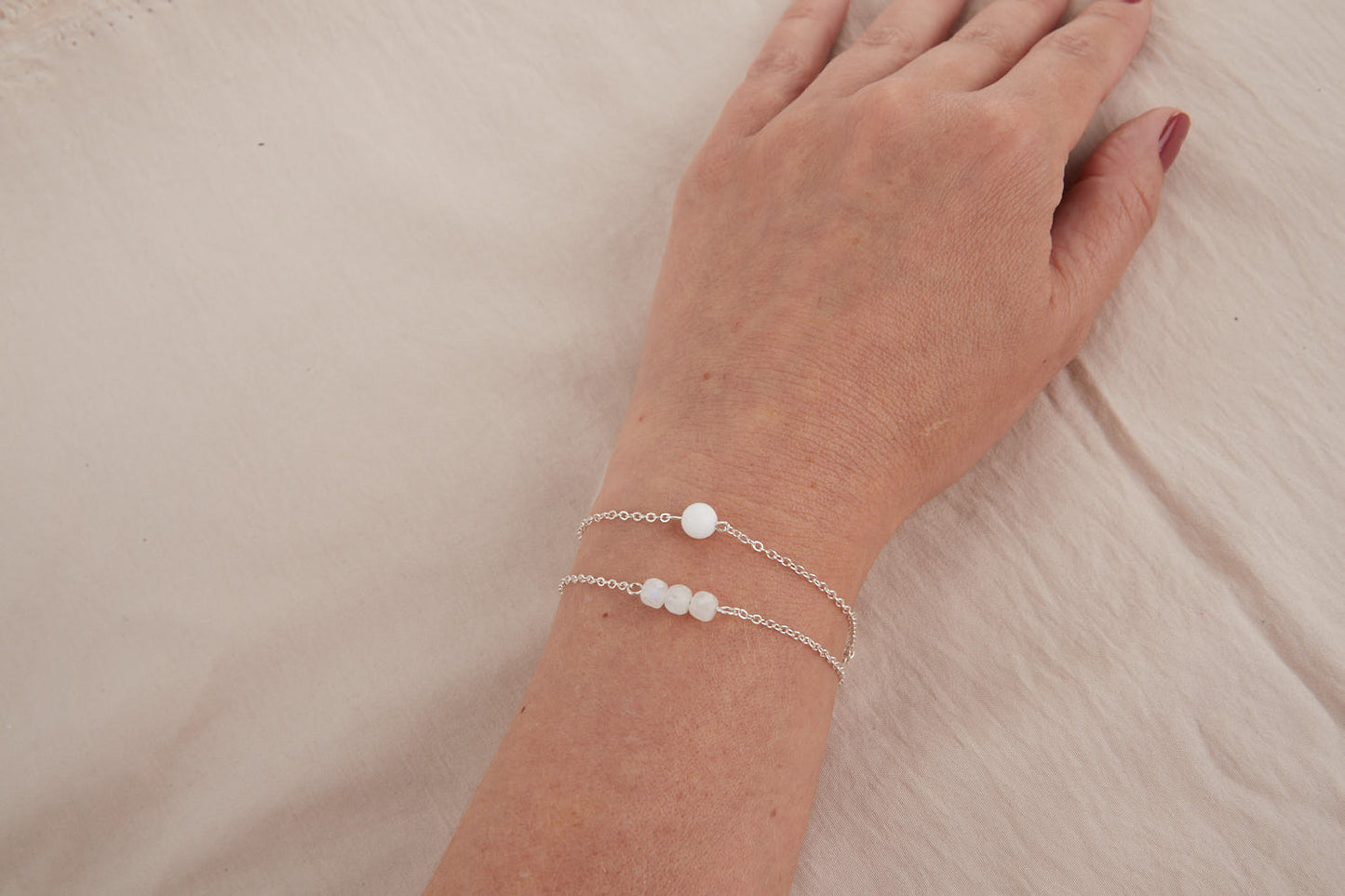 Bracelet perle de Lune, Féminité