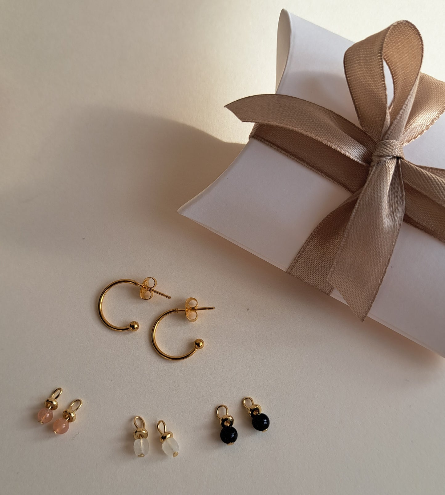 Boucles d'oreilles et son lot de 3 paires de perles interchangeables