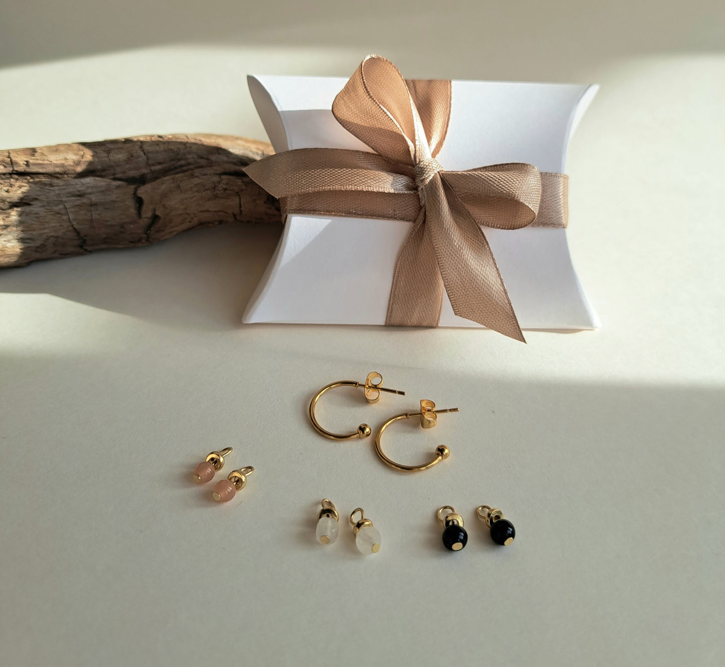 Boucles d'oreilles et son lot de 3 paires de perles interchangeables