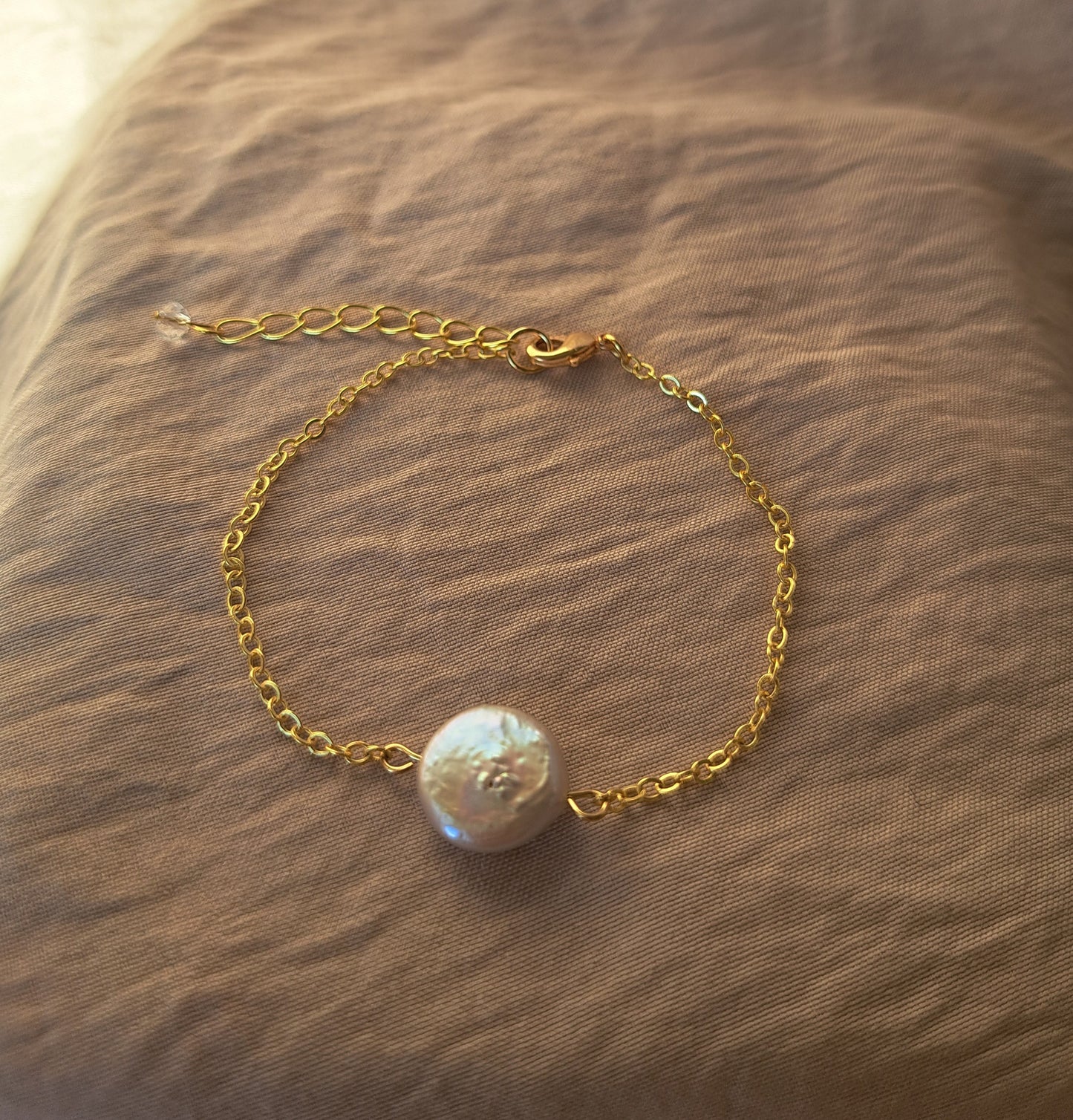 Flat cultured pearl bracelet