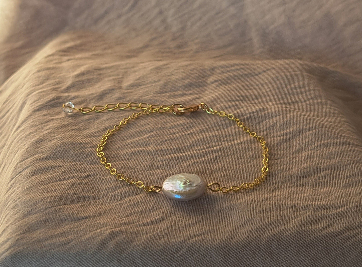 Flat cultured pearl bracelet