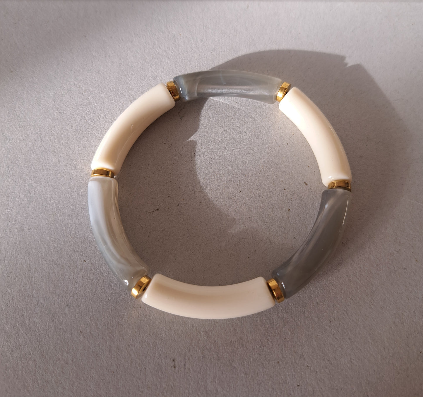 Bracelet résine gris et crème