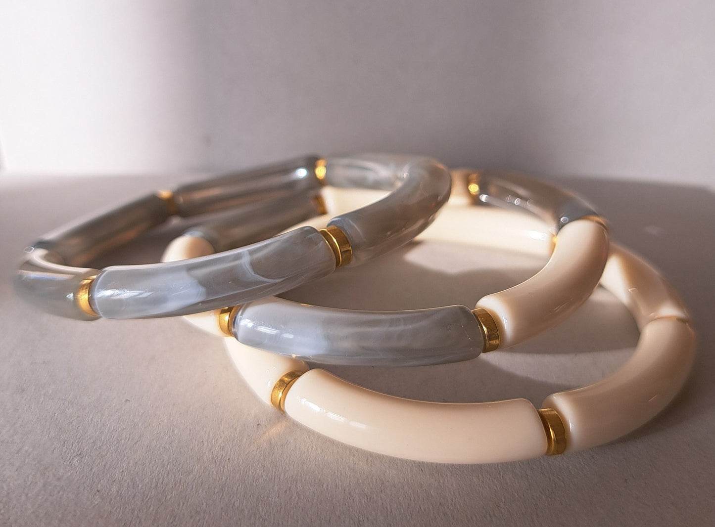 Set of 3 gray and cream resin bracelets