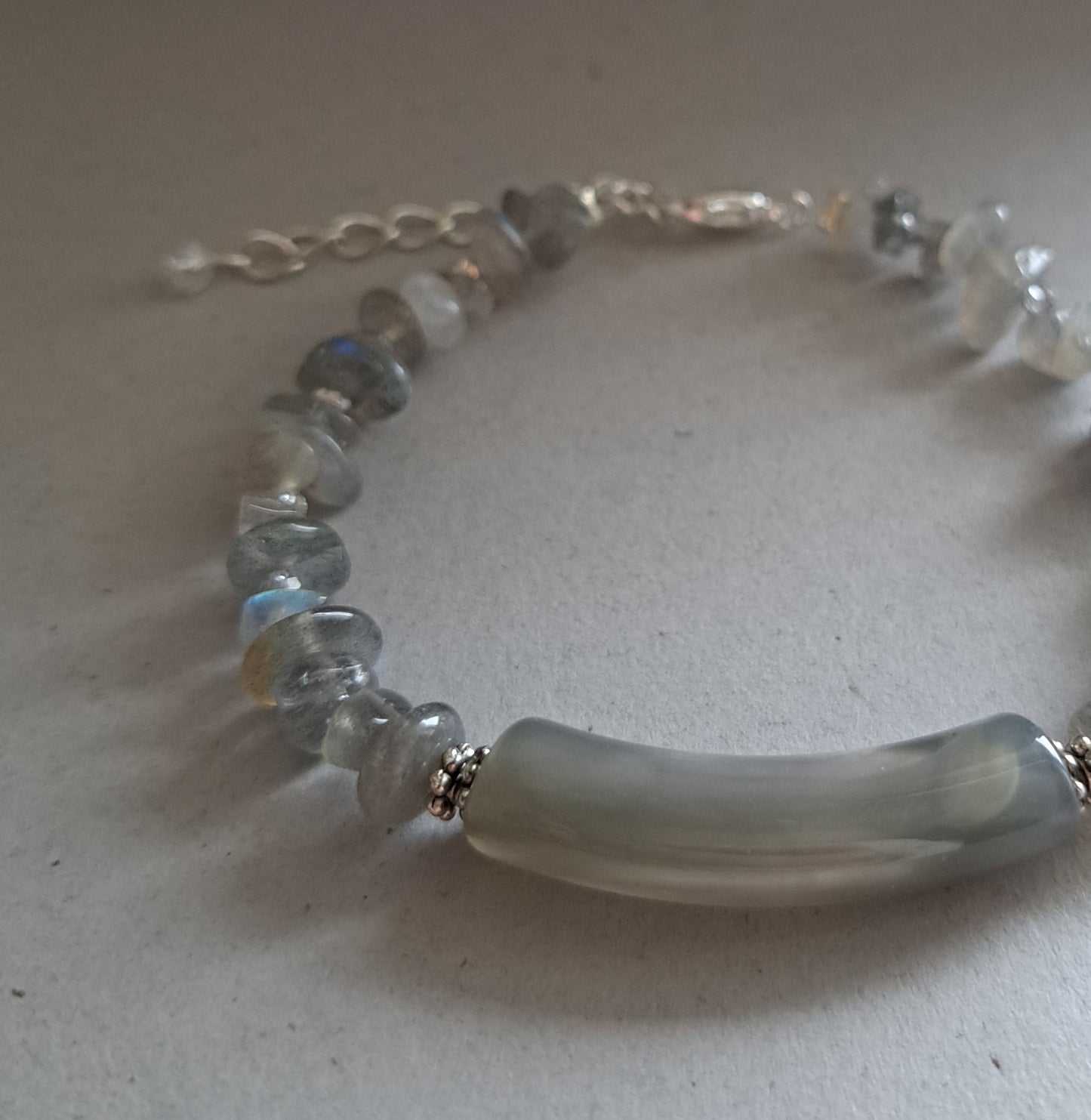 Bracelet pierres labradorite et résine