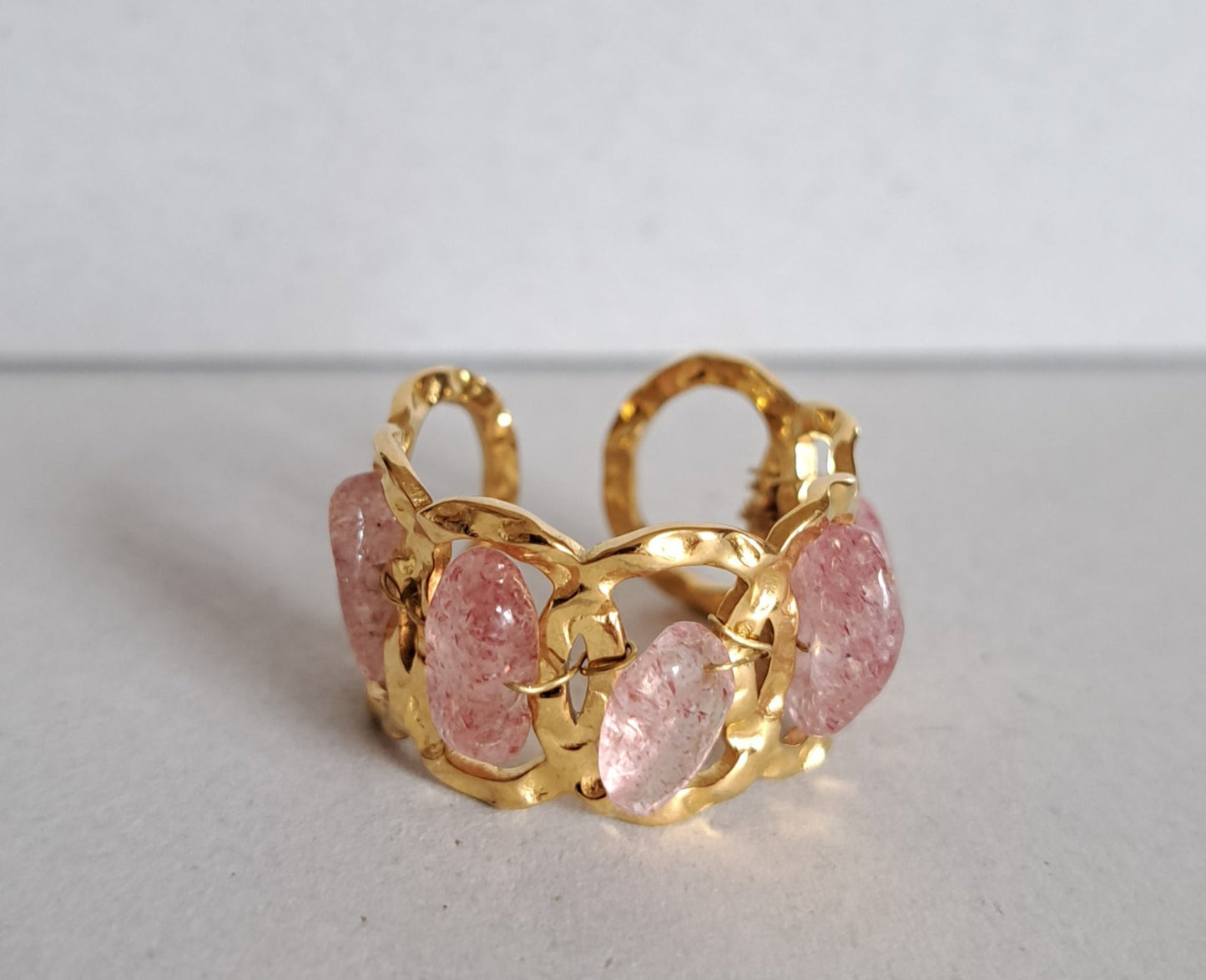 Bague texturée et quartz fraise