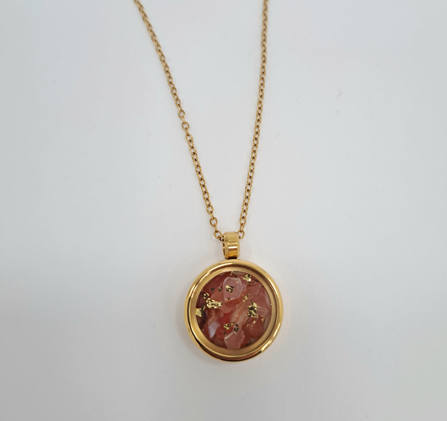 Collier médaillon pierres et feuille d'or