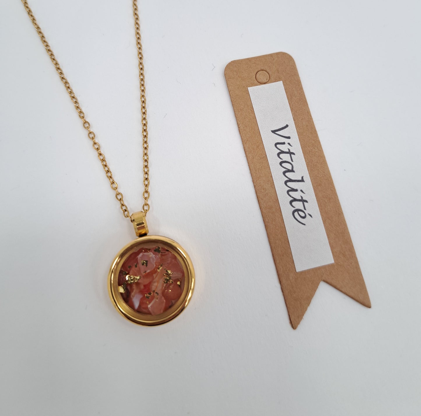 Collier médaillon pierres et feuille d'or