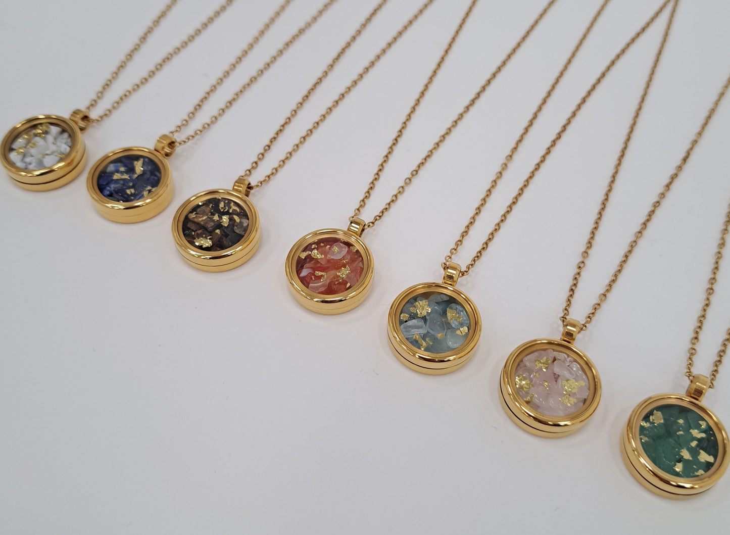 Collier médaillon pierres et feuille d'or