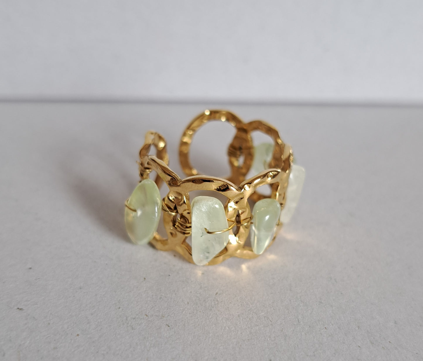 Textured ring with prehnite stones