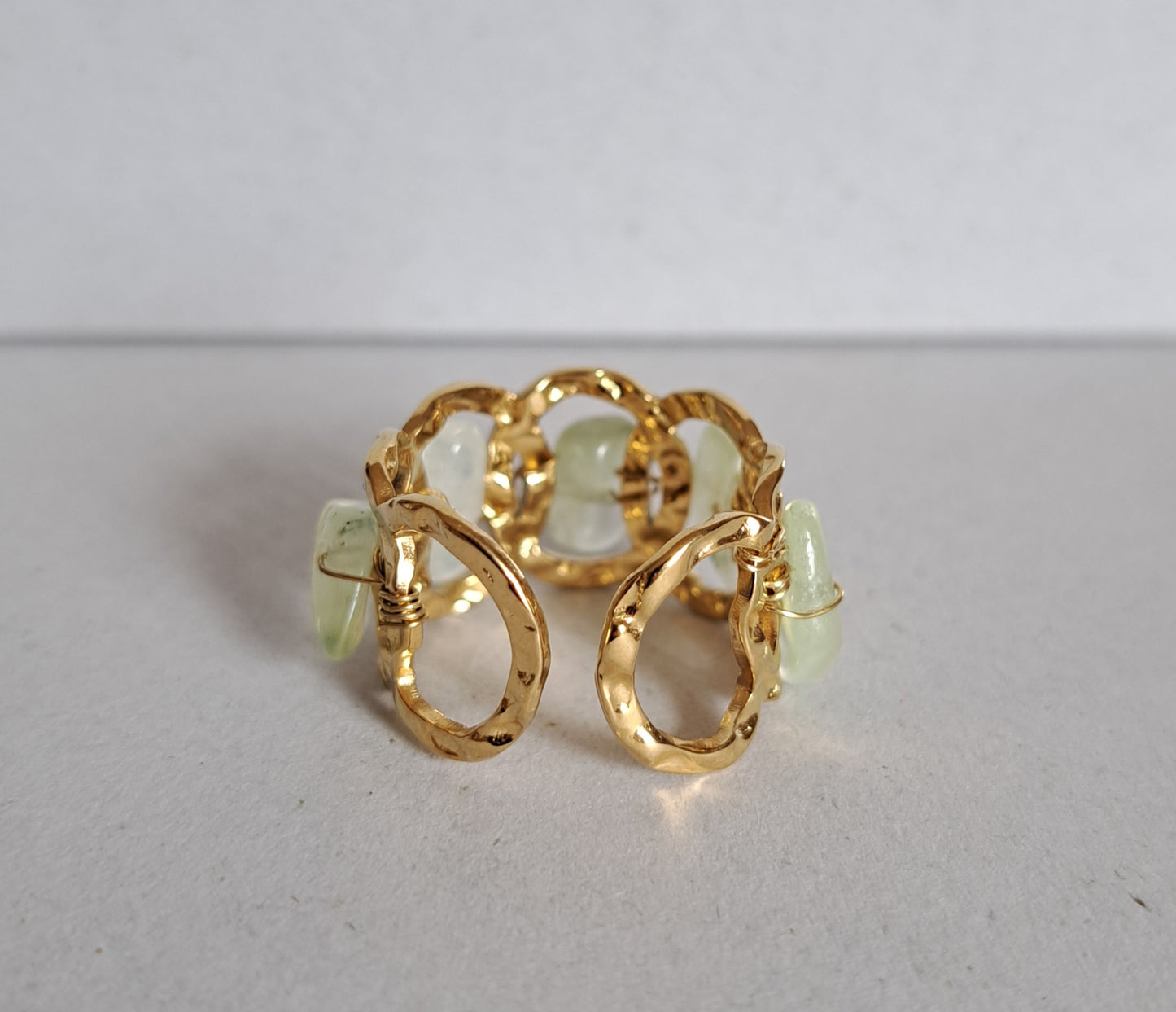 Textured ring with prehnite stones