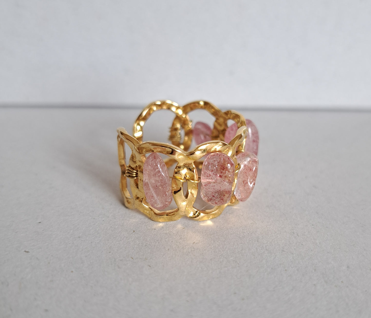 Bague texturée et quartz fraise