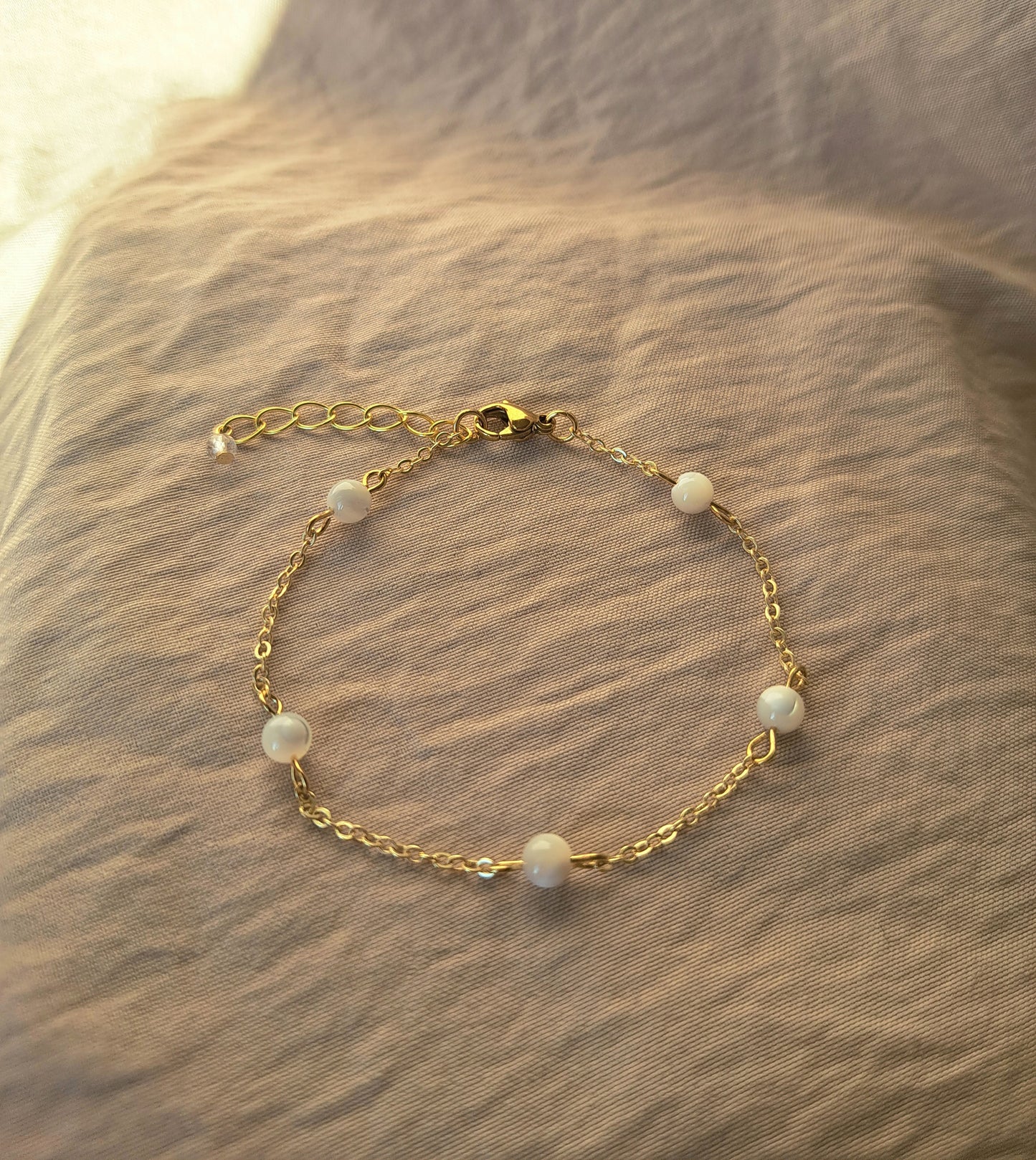 Mother-of-pearl pearl bracelet