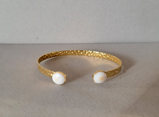 Mother-of-pearl stone bangle bracelet - Gold-plated