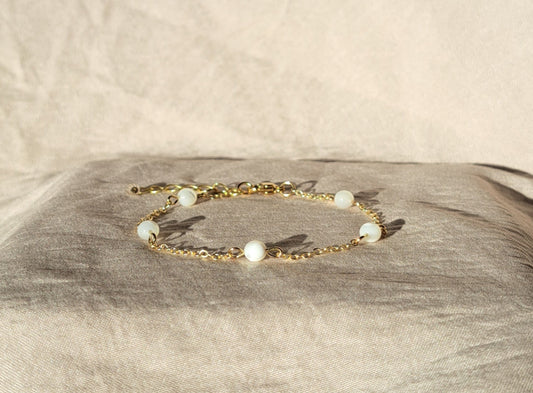 Mother-of-pearl pearl bracelet