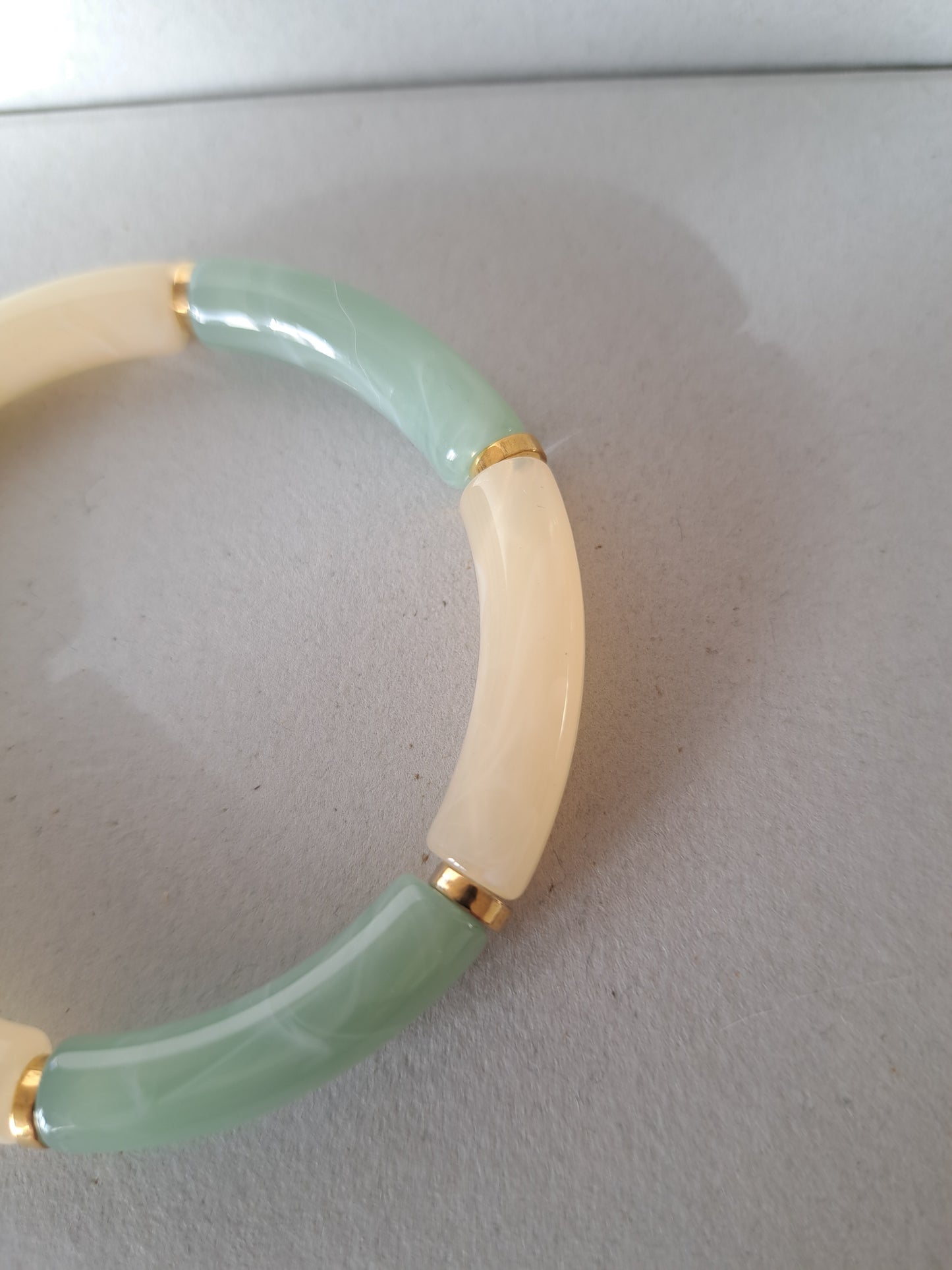 Bracelet résine Vert d'eau et crème