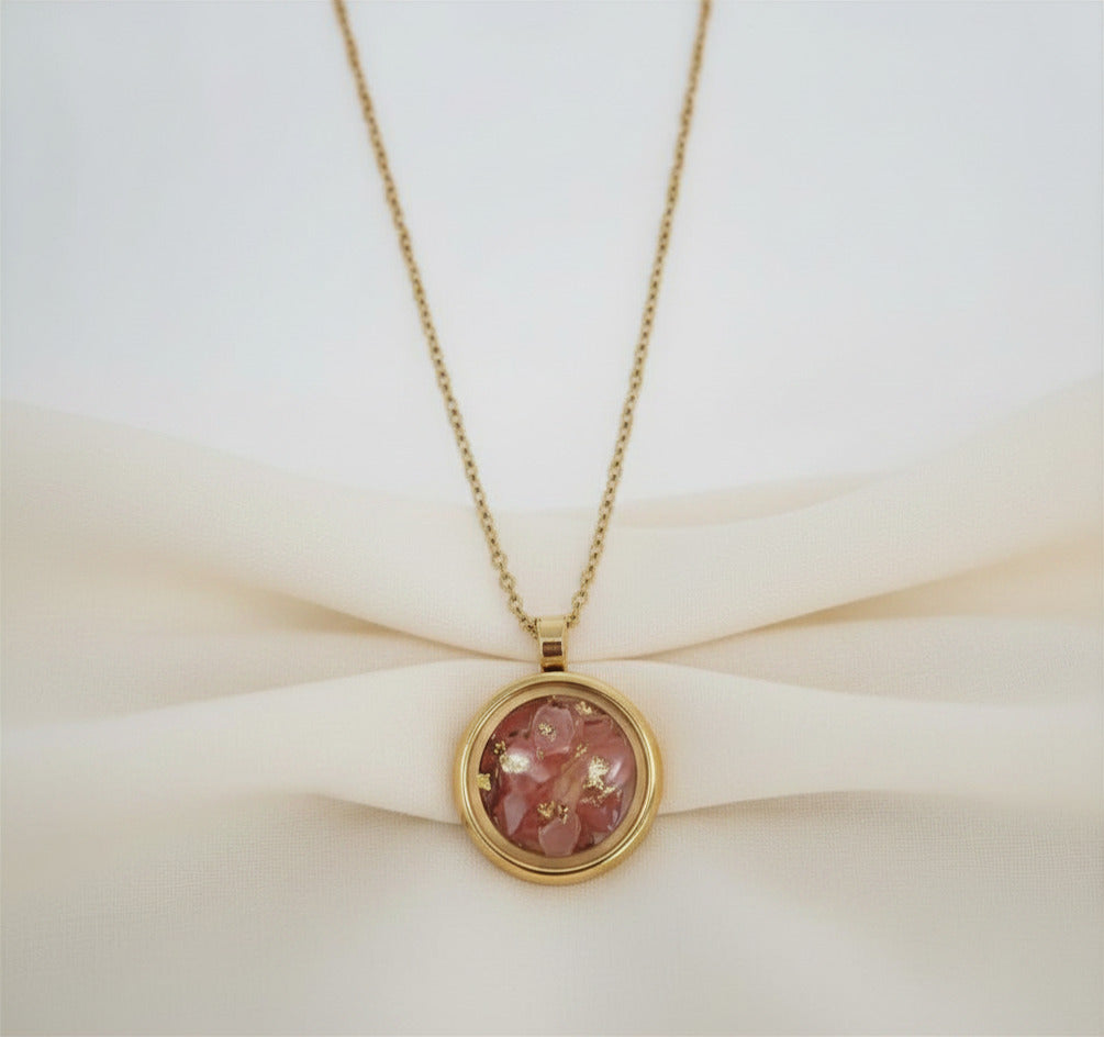 Collier médaillon pierres et feuille d'or