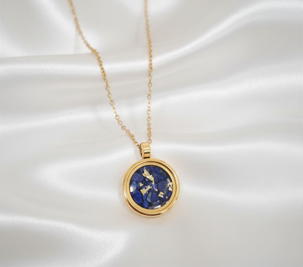 Collier médaillon pierres et feuille d'or