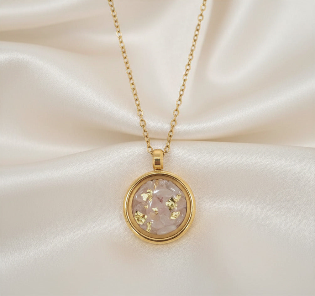 Collier médaillon pierres et feuille d'or